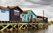 Des cabanes de pêche colorées sur l'île d'oléron