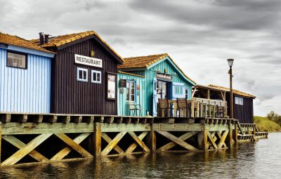 Des cabanes de pêche colorées sur l'île d'oléron