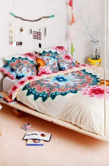 chambre-couleur-guirlande